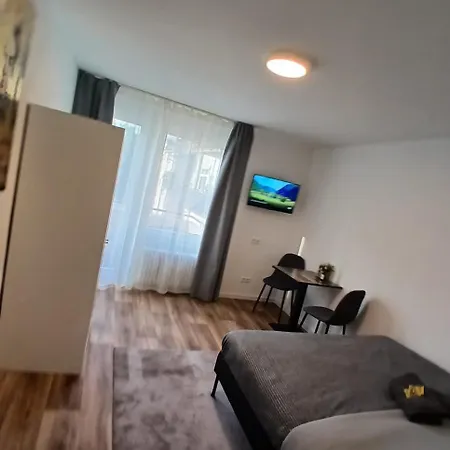 Hub 22 - Mit Balkon - Coffee For Free - Albergue *